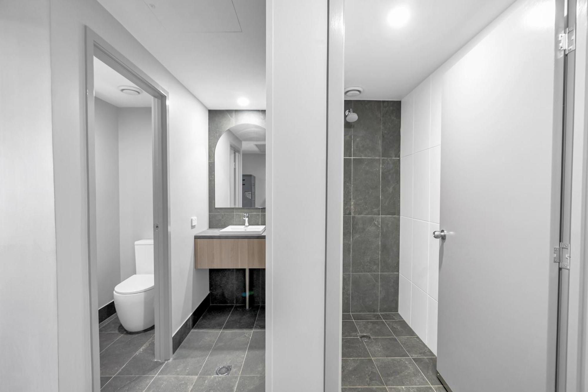 Single Bed in 8 Bed Ensuite Mixed Dormitory,1613416697:JPEG